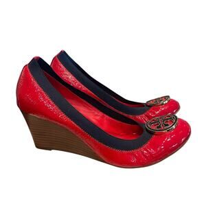 Tory Burch Red Patent Leather Caroline Scrunch Wedge Navy Gold Logo Womens 9